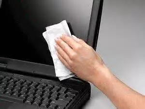 så rengör du skärmen på din dator och laptop
